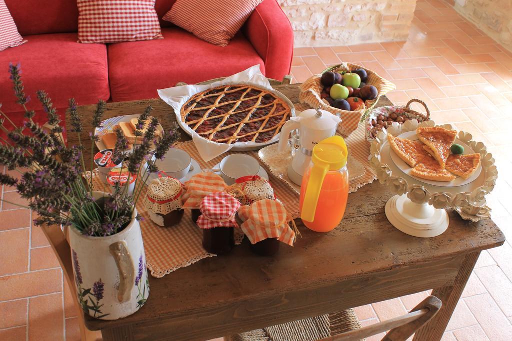 B&B Il Poggetto Serra Sant'Abbondio Luaran gambar