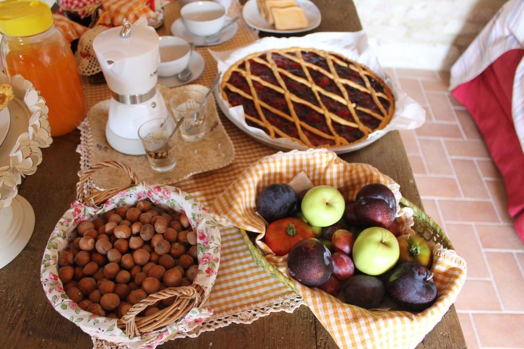 B&B Il Poggetto Serra Sant'Abbondio Luaran gambar