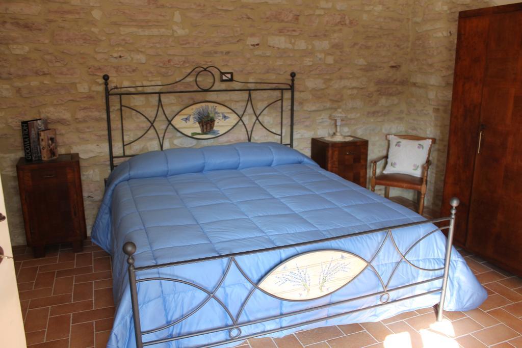 B&B Il Poggetto Serra Sant'Abbondio Bilik gambar