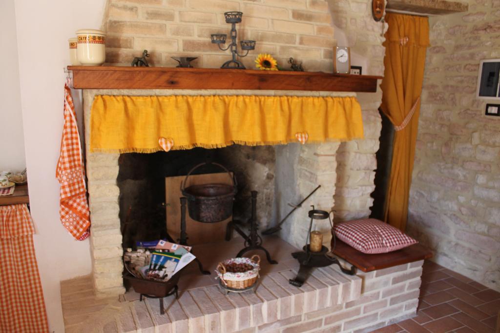 B&B Il Poggetto Serra Sant'Abbondio Luaran gambar
