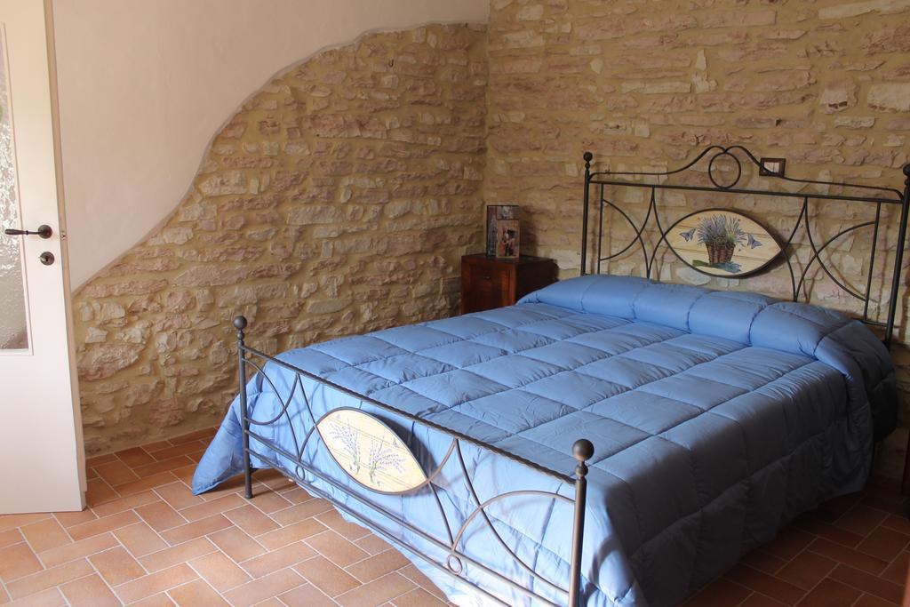 B&B Il Poggetto Serra Sant'Abbondio Bilik gambar